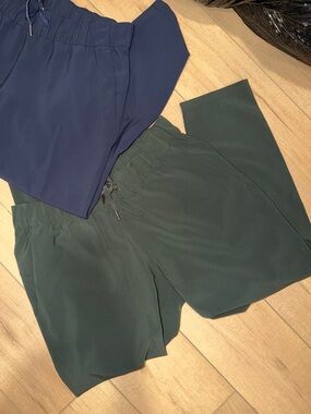 Lululemon joggers (2 pairs)